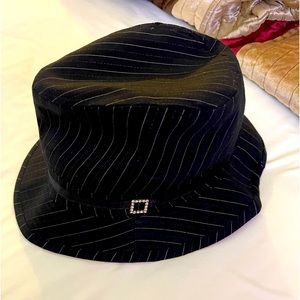 pinned strip hat with  crystal buckle on rim